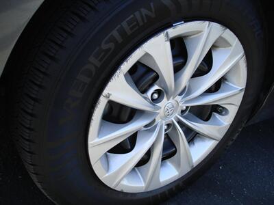 2017 Toyota Camry Hybrid LE   - Photo 12 - Santa Cruz, CA 95062