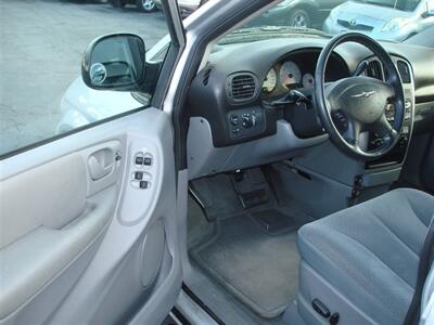 2005 Chrysler Town & Country Touring   - Photo 7 - Santa Cruz, CA 95062