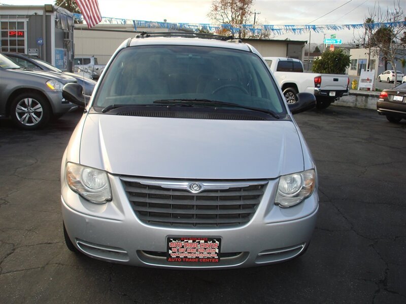 2005 Chrysler Town & Country Touring photo 2