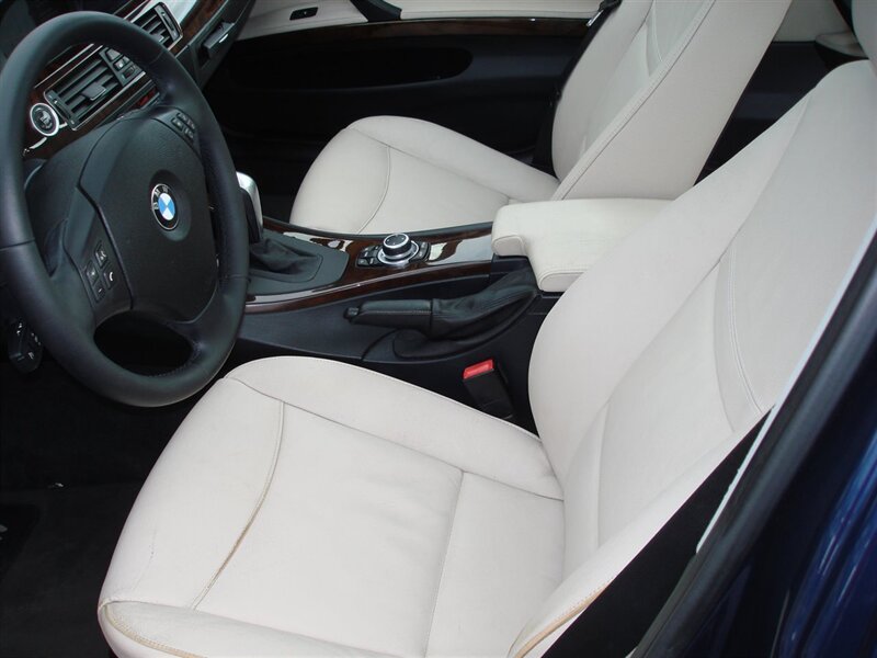 2011 BMW 3 Series 328i photo 10