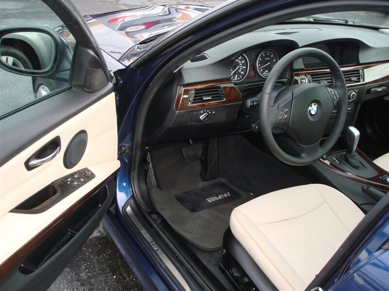 2011 BMW 3 Series 328i photo 7