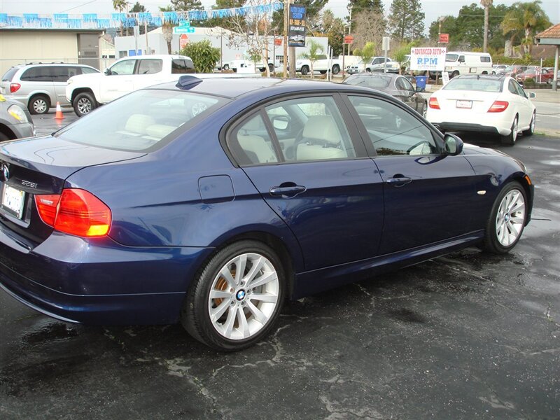 2011 BMW 3 Series 328i photo 4