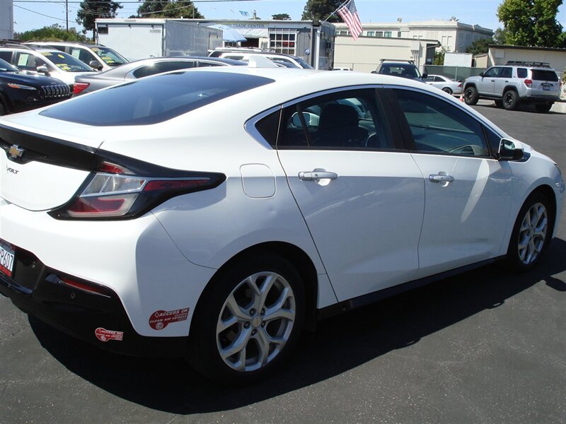 2017 Chevrolet Volt Premier photo 4