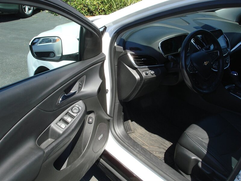 2017 Chevrolet Volt Premier photo 8