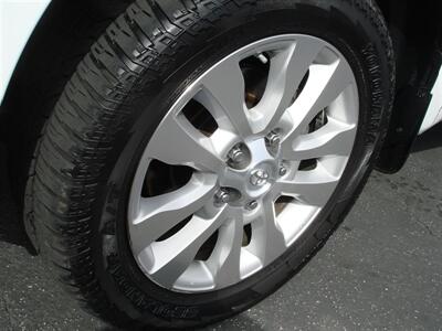 2008 Toyota Sequoia Limited  4 WHEEL DRIVE - Photo 17 - Santa Cruz, CA 95062