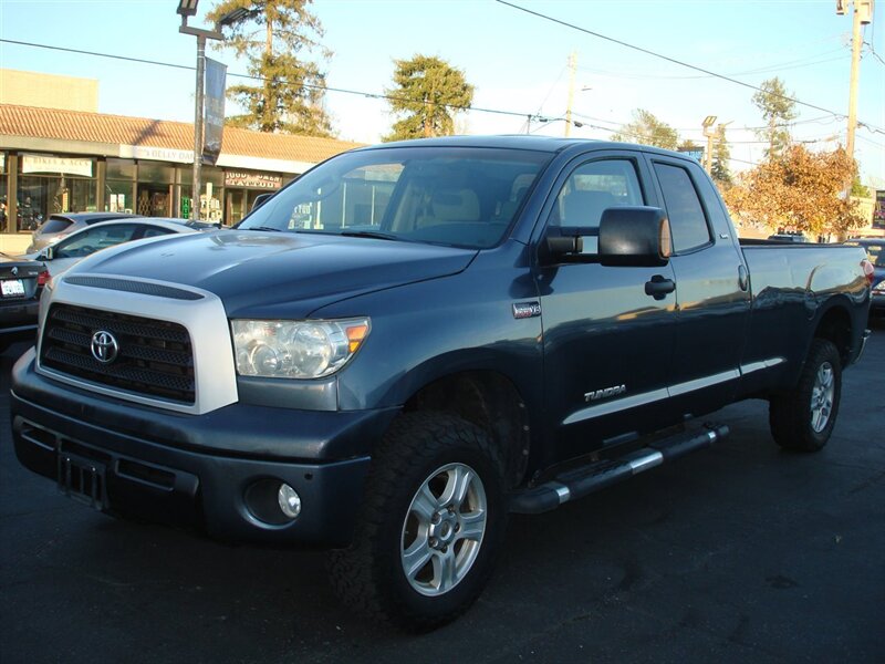 Toyota Tundra's photo