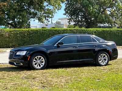 2019 Chrysler 300 Touring   - Photo 3 - Miami, FL 33142