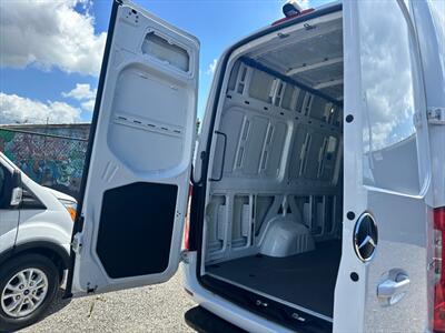 2022 Mercedes-Benz Sprinter 2500   - Photo 34 - Miami, FL 33142