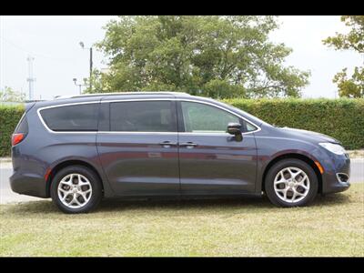 2020 Chrysler Pacifica Limited   - Photo 8 - Miami, FL 33142