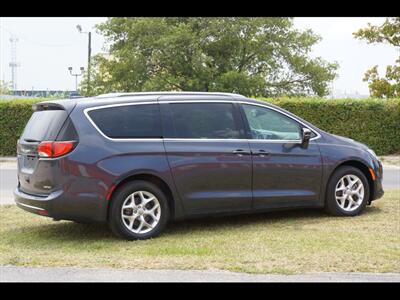 2020 Chrysler Pacifica Limited   - Photo 7 - Miami, FL 33142