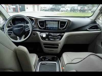 2020 Chrysler Pacifica Limited   - Photo 28 - Miami, FL 33142