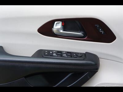 2020 Chrysler Pacifica Limited   - Photo 19 - Miami, FL 33142