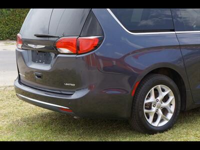 2020 Chrysler Pacifica Limited   - Photo 12 - Miami, FL 33142