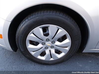 2013 Chevrolet Cruze LS Auto - Photo 11 - Glassboro, NJ 08028