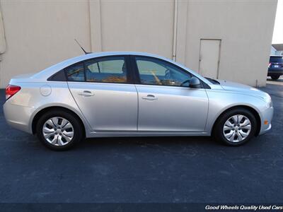 2013 Chevrolet Cruze LS Auto - Photo 4 - Glassboro, NJ 08028