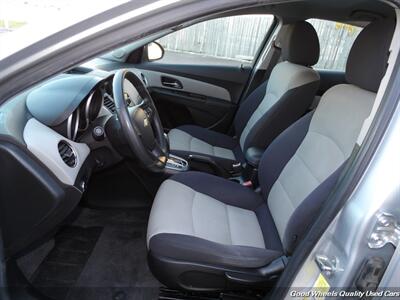 2013 Chevrolet Cruze LS Auto - Photo 13 - Glassboro, NJ 08028