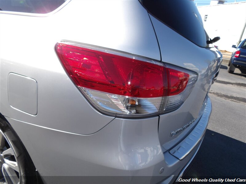2014 Nissan Pathfinder SL photo 10