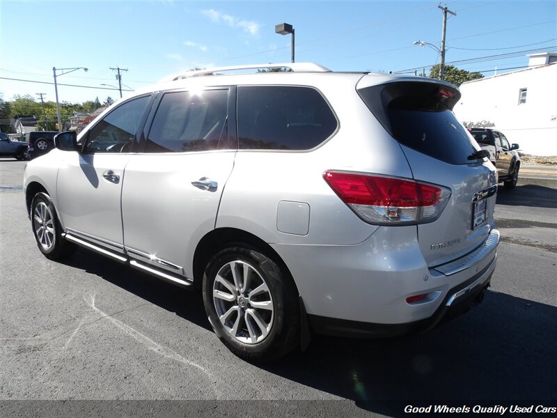 2014 Nissan Pathfinder SL photo 4