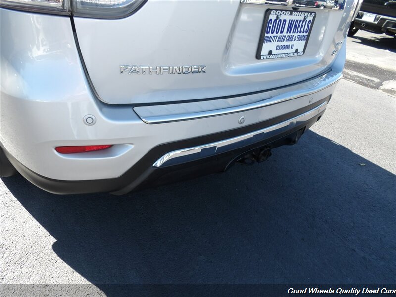 2014 Nissan Pathfinder SL photo 9
