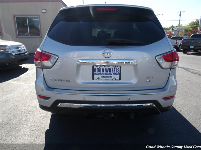2014 Nissan Pathfinder SL photo 3