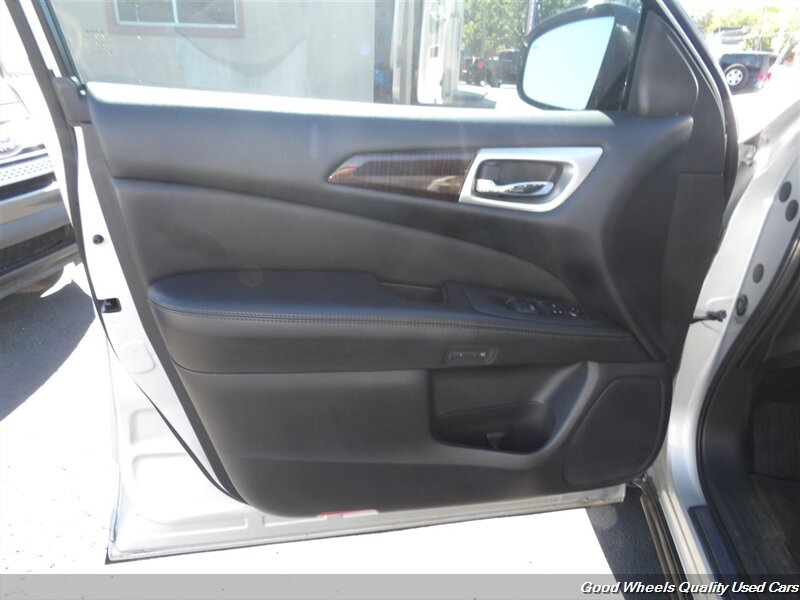 2014 Nissan Pathfinder SL photo 11