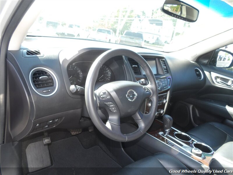2014 Nissan Pathfinder SL photo 12