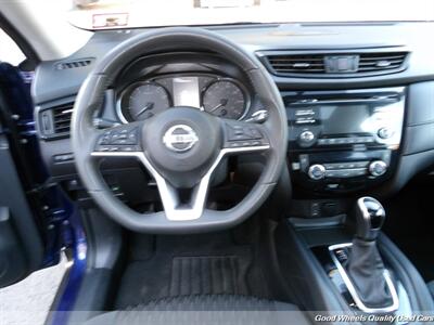 2017 Nissan Rogue SV - Photo 13 - Glassboro, NJ 08028