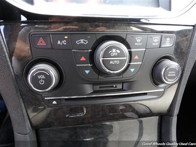 2014 Chrysler 300   - Photo 19 - Glassboro, NJ 08028