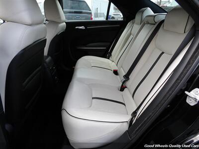 2014 Chrysler 300   - Photo 14 - Glassboro, NJ 08028