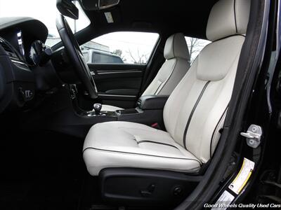 2014 Chrysler 300   - Photo 13 - Glassboro, NJ 08028