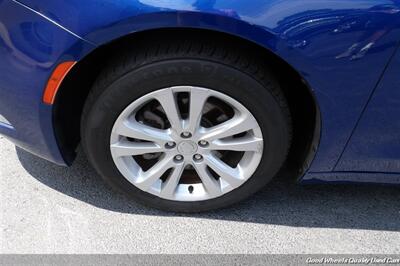 2017 Chrysler 200 Limited   - Photo 9 - Glassboro, NJ 08028