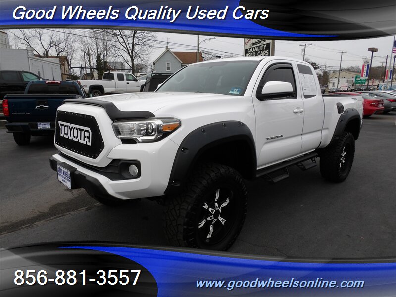 2016 Toyota Tacoma SR5's photo