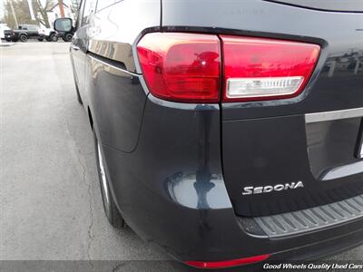 2015 Kia Sedona LX   - Photo 9 - Glassboro, NJ 08028