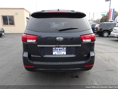 2015 Kia Sedona LX   - Photo 6 - Glassboro, NJ 08028