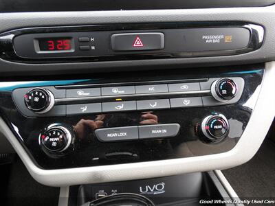 2015 Kia Sedona LX   - Photo 20 - Glassboro, NJ 08028