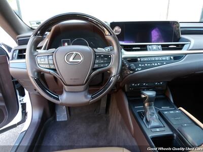 2019 Lexus ES 350   - Photo 15 - Glassboro, NJ 08028