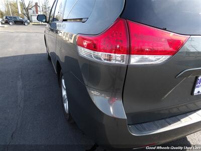 2014 Toyota Sienna LE 8-Passenger   - Photo 9 - Glassboro, NJ 08028