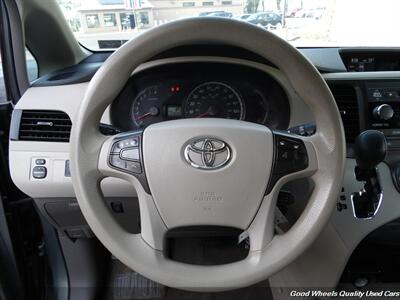 2014 Toyota Sienna LE 8-Passenger   - Photo 17 - Glassboro, NJ 08028
