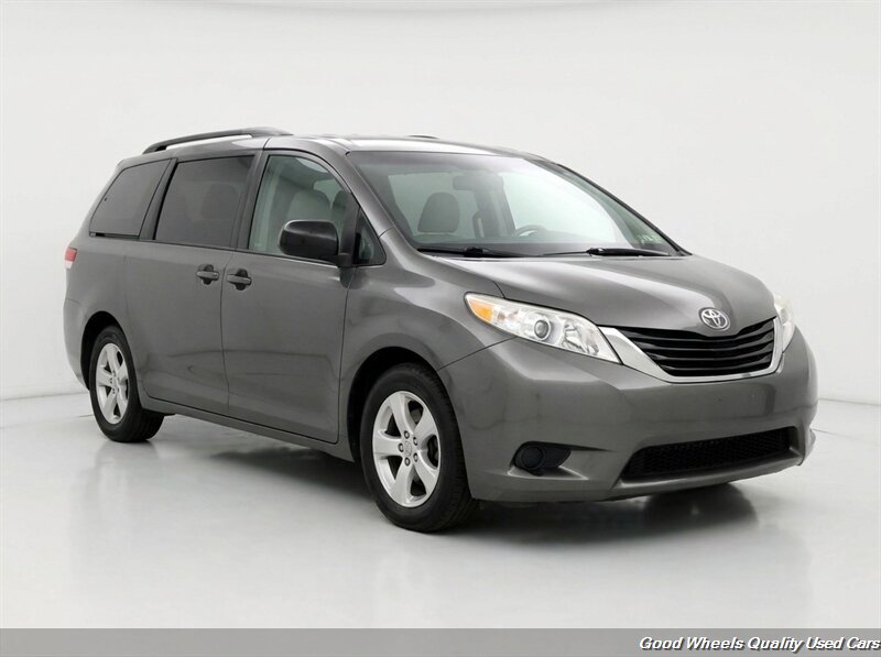 2014 Toyota Sienna LE 8-Passenger - Photo 3 - Glassboro, NJ 08028