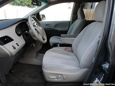 2014 Toyota Sienna LE 8-Passenger   - Photo 13 - Glassboro, NJ 08028
