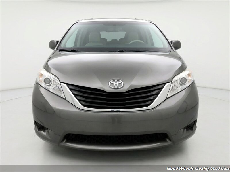 2014 Toyota Sienna LE 8-Passenger - Photo 2 - Glassboro, NJ 08028