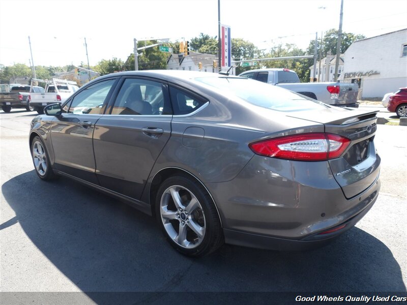 2014 Ford Fusion SE photo 4