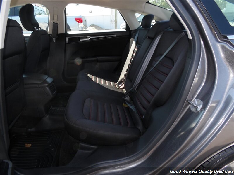 2014 Ford Fusion SE photo 16