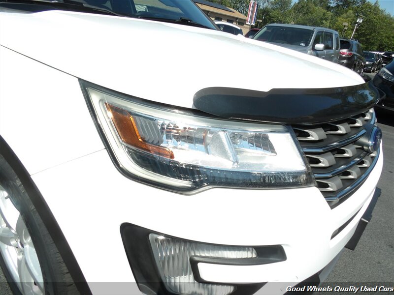 2017 Ford Explorer XLT photo 8