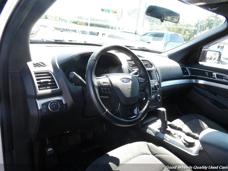 2017 Ford Explorer XLT photo 12