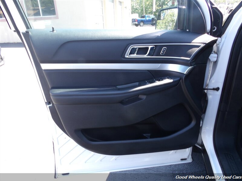 2017 Ford Explorer XLT photo 11