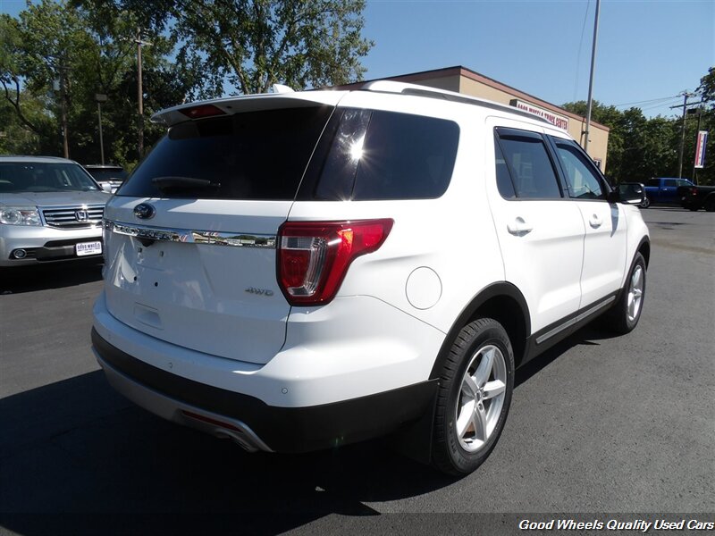 2017 Ford Explorer XLT photo 2