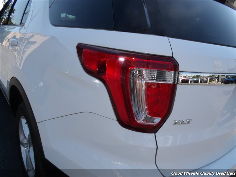 2017 Ford Explorer XLT photo 10