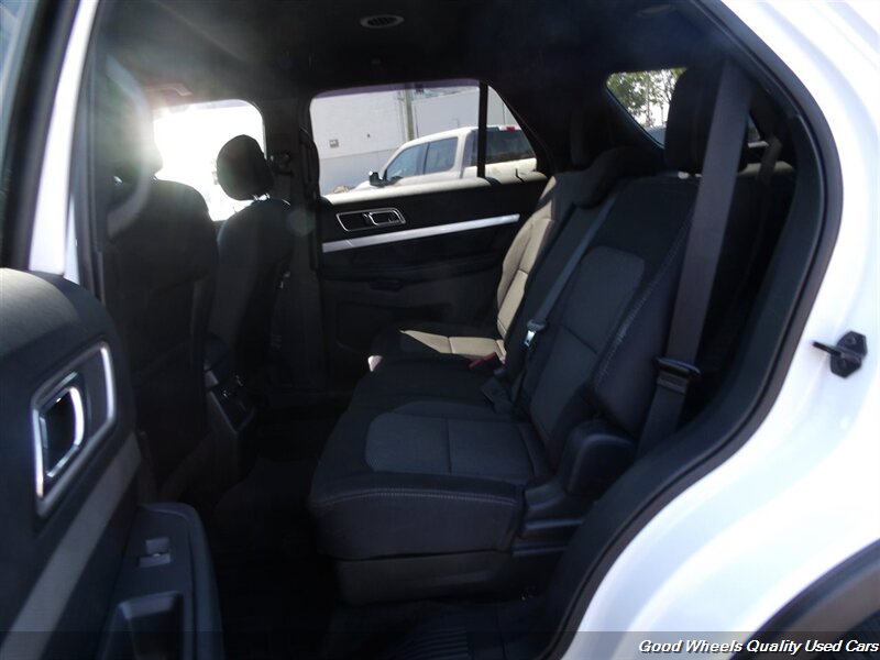 2017 Ford Explorer XLT photo 16
