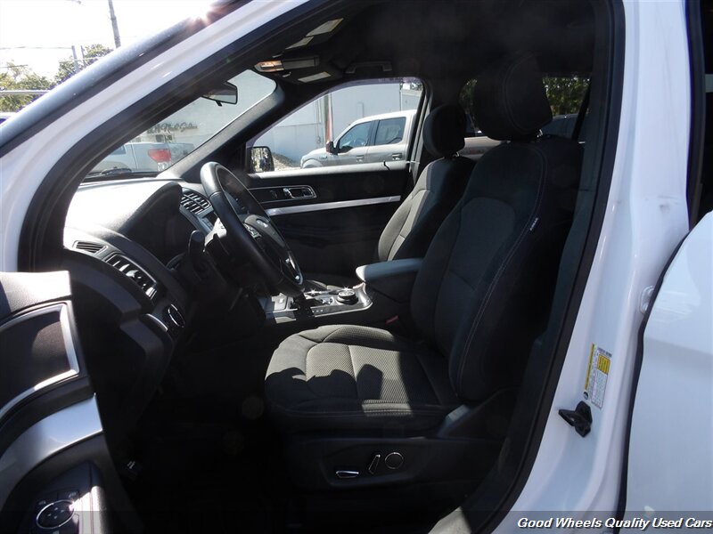 2017 Ford Explorer XLT photo 15